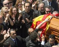 Roco Jurado descansa en el cementerio de Chipiona tras un entierro en la intimidad