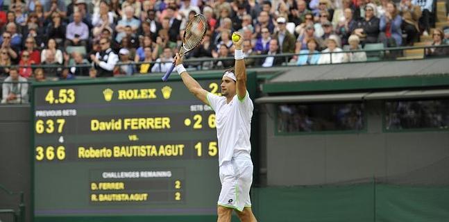 Murray y Ferrer ganan en Wimbledon en una jornada marcada por la lluvia