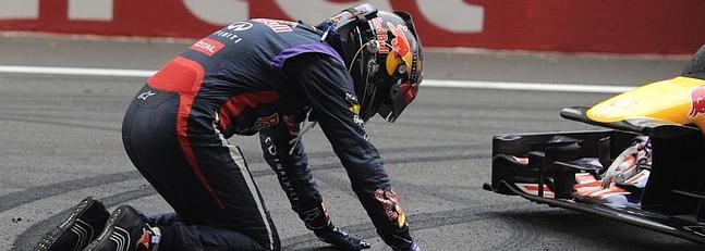 Vettel impresiona a los campeones del pasado