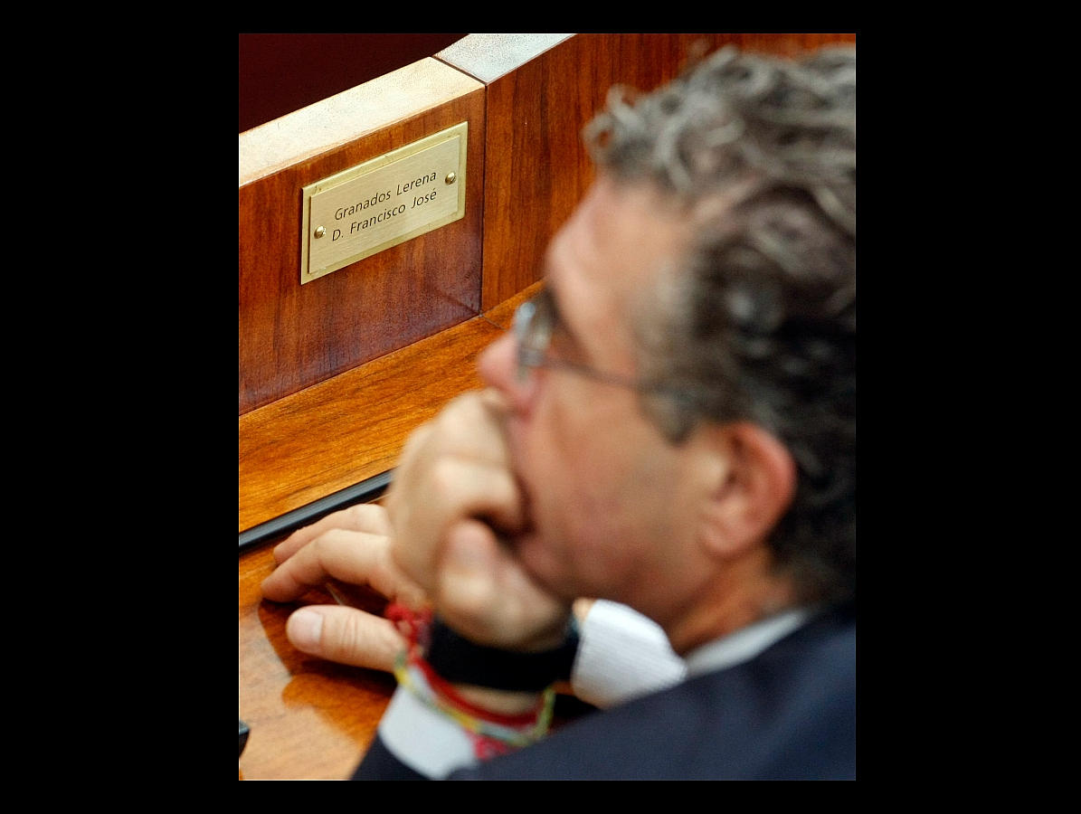 En la remodelación del gobierno en junio de 2011 (año de la imagen), Aguirre prescindió de los servicios de Granados, hecho que fue ampliamente comentado en los círculos próximos a la esfera política de la capital. Granados había sido la «mano derecha» de Aguirre en el PP de Madrid y en la Comunidad de Madrid, ejerciendo como secretario general de este partido entre 2004 y 2011
