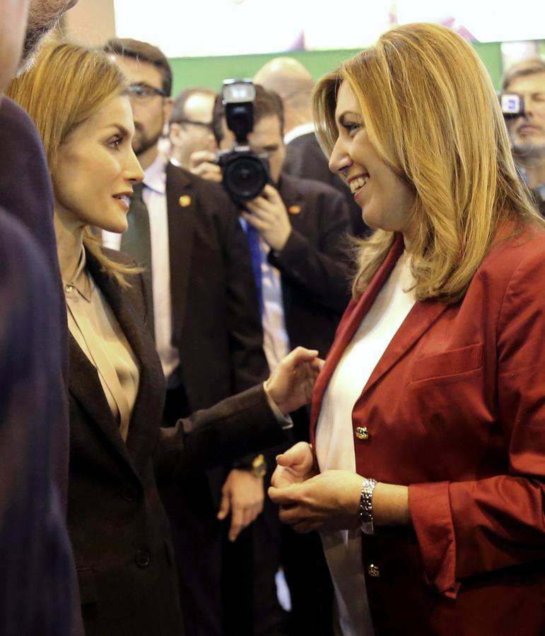 La reina Letizia conversa con la presidenta de Andalucía, Susana Díaz