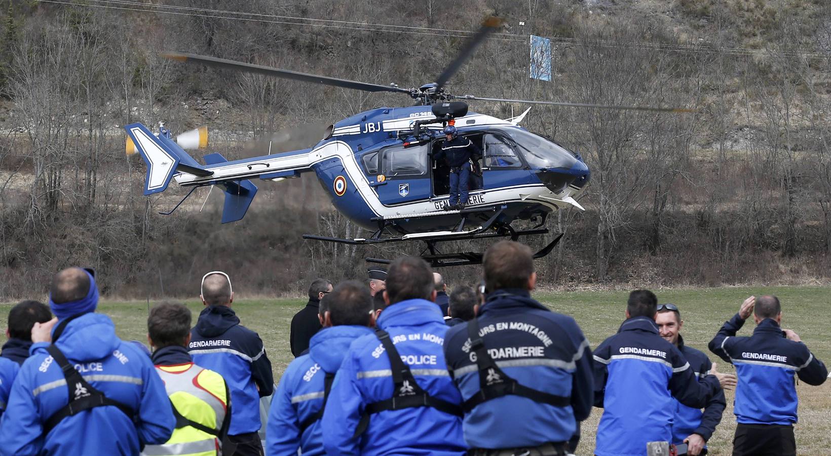 Las unidades de rescate francesa se preparan para las tareas de rescate de las víctimas del accidente del Airbus A320 de Germanwings 