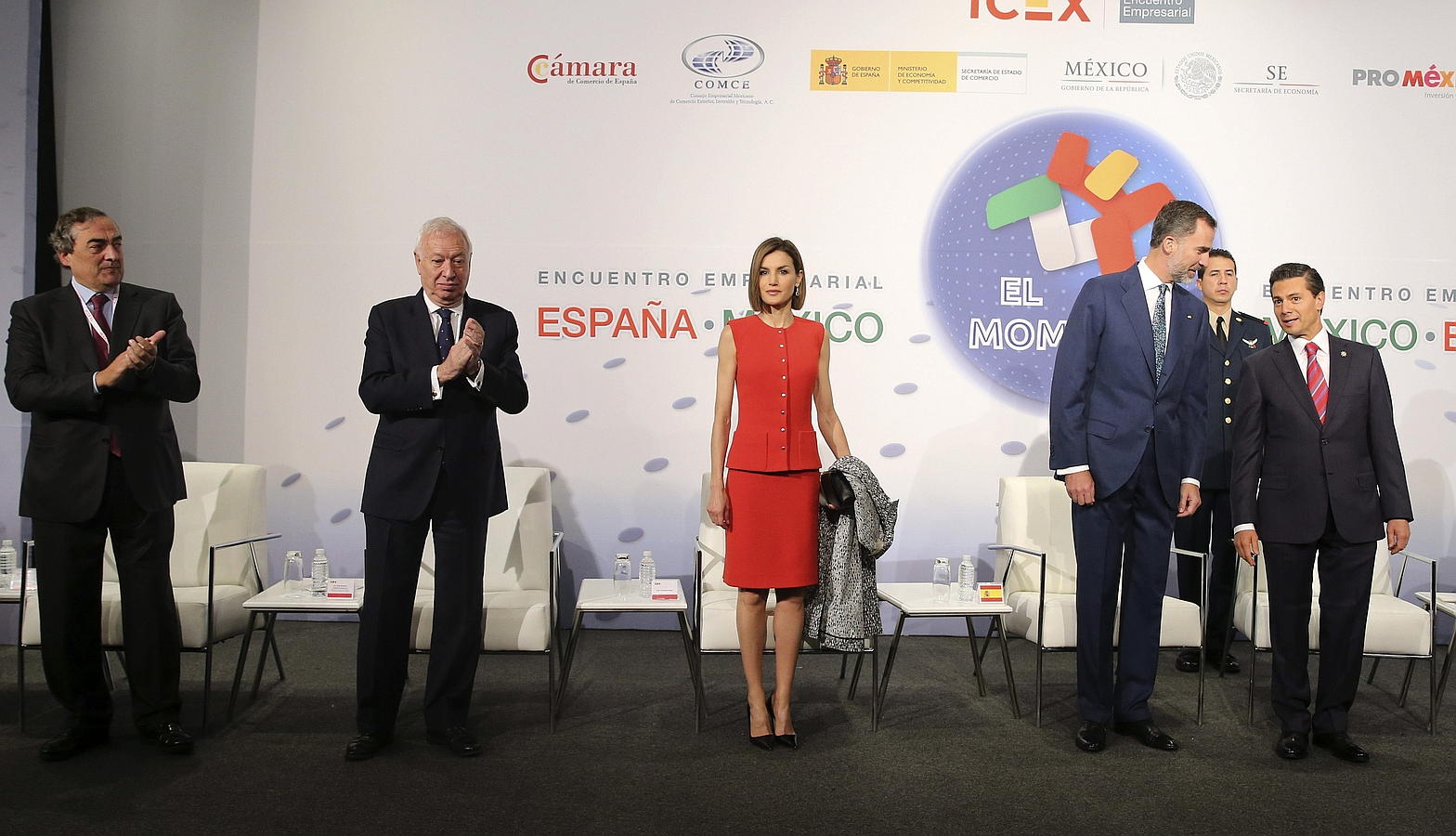 Los Reyes; el presidente de México, Enrique Peña Nieto (d); el ministro de Exteriores, José Manuel García-Margallo (2i); y el presidente de la CEOE, Juan Rosell (i), durante el Encuentro Empresarial España-México