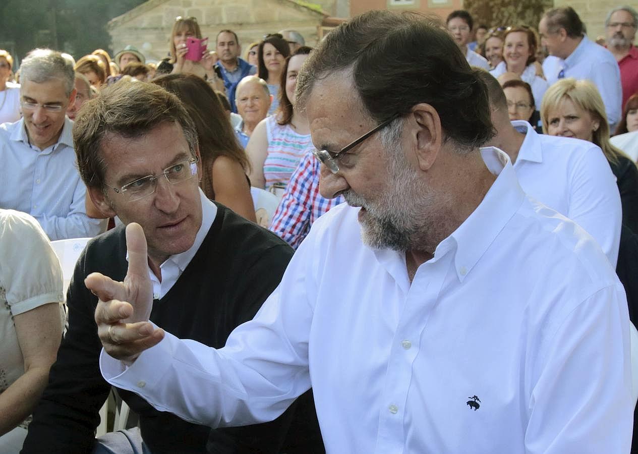 El presidente del Gobierno habla con el líder de la Xunta antes de intervenir