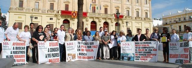 'SOS Bebés Robados' pide amparo a la Justicia Europea desde San Fernando