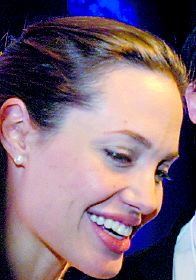 Chupete de oro para la hija de Angelina Jolie y Brad Pitt