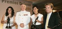 Defensa premia los trabajos de LA VOZ sobre Trafalgar y la reforma del 'Elcano'