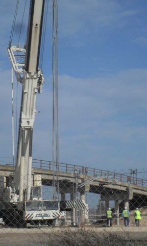 Comienza el desmontaje del puente de San José Obrero tras diez años de quejas