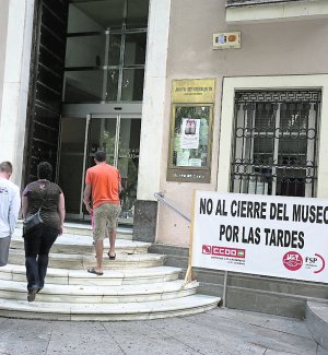 Los trabajadores del Museo denuncian que el edificio acumula «años de abandono»