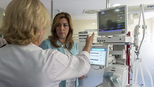 Susana Díaz, en una visita a un hospital