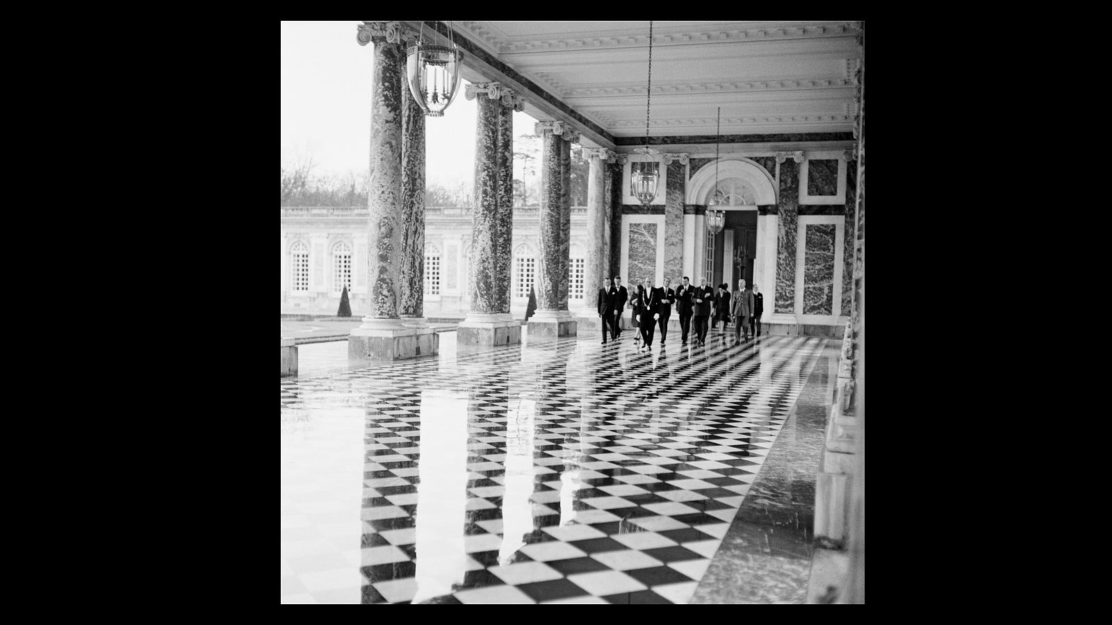 Recepción en el Gran Trianón del Palacio de Versalles del Príncipe Felipe, duque de Edimburgo, por parte del general de Gaulle, en 1966