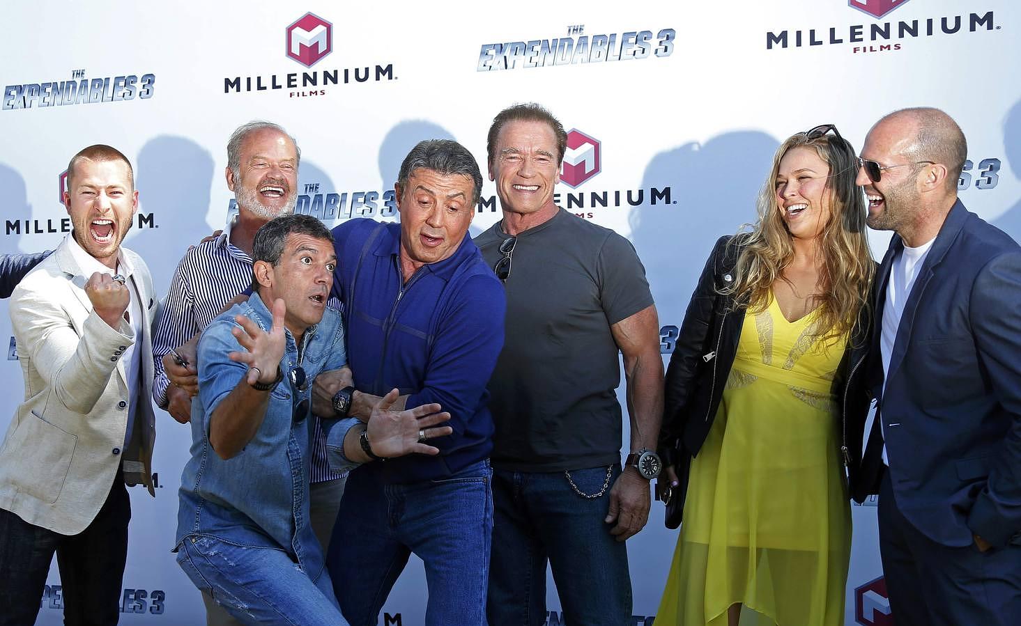 Cast Glen Powell , Banderas, Grammer, Stallone, Schwarzenegger, Rousey y Statham durante la presentación de «Los mercenarios 3» en La Croisette