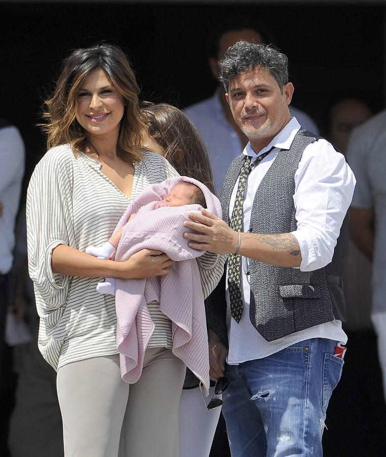 Este lunes salía de la clínica Ruber Internacional acompañando a su esposa Raquel Perera
, que dio a luz el pasado jueves a su segunda hija, Alma