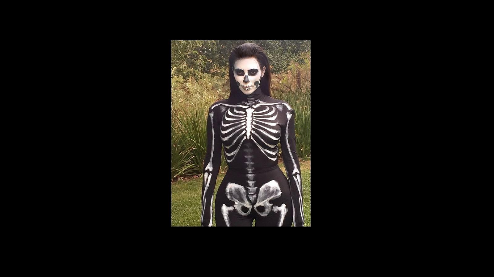 Kim Kardasian se vistió de esqueleto