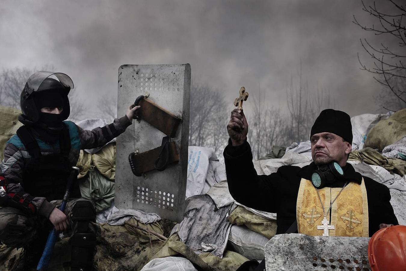El fotorreportero francés de la agencia Magnum, Jerome Sessini, publicó en De Standaard esta fotografía tomada en los incidentes de Kiev, Ucrania en febrero de 2014.