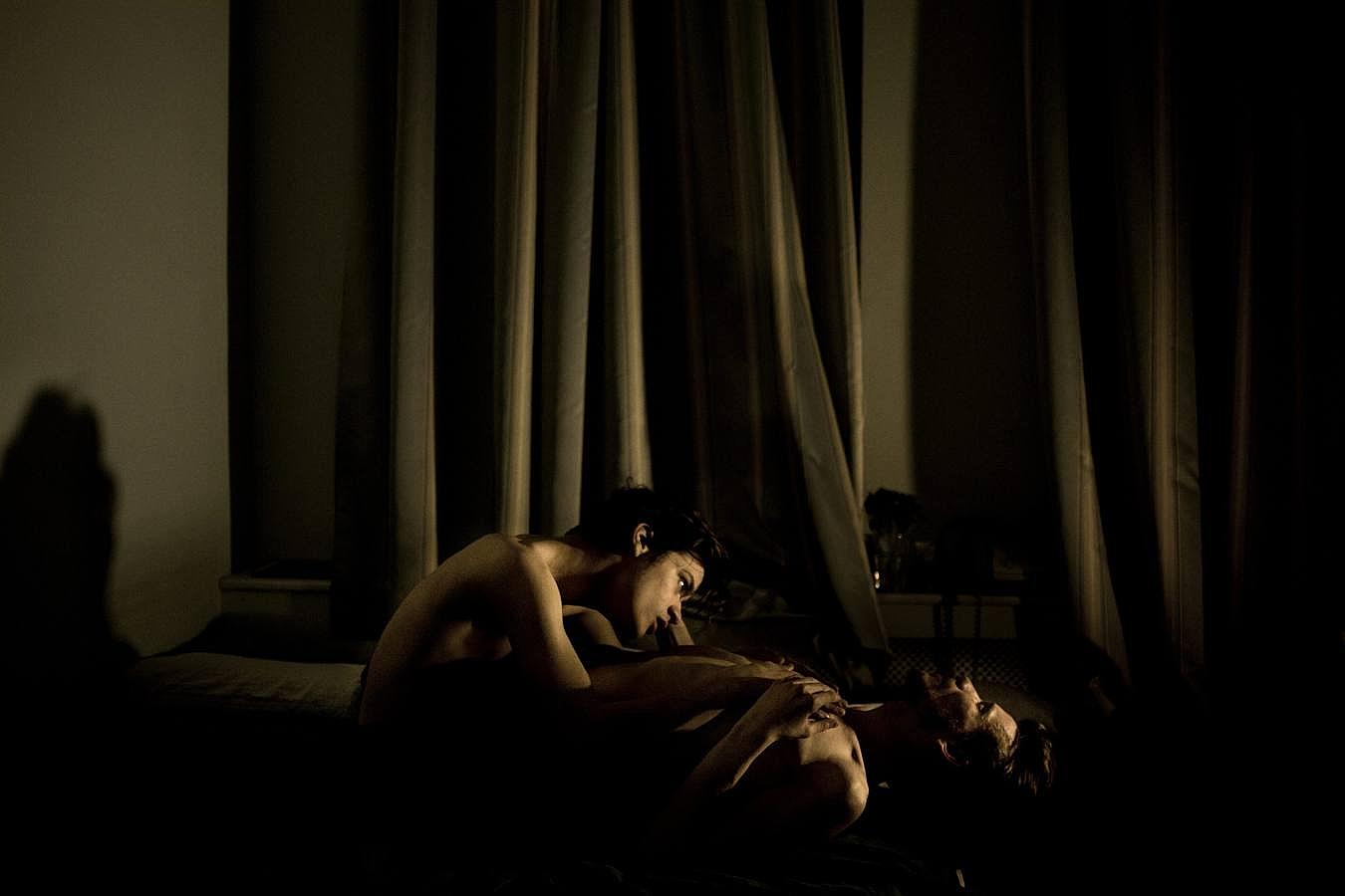 Mads Nissen, fotógrafo del diario danés Politiken, ha ganado el premio a la foto del año con la imagen de una pareja homosexual en San Petersburgo. Los gais están obligados a la clandestinidad afectiva en la Rusia de Putin. 
