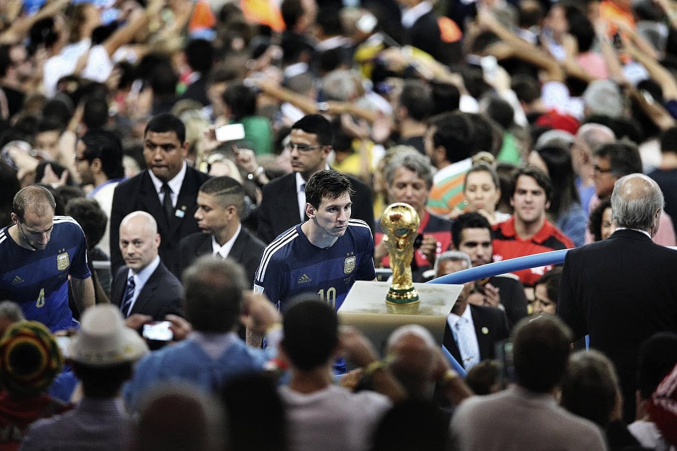 El chino Bao Tailiang captó mejor que nadie para el diario Chengdu Economic Daily la decepción del astro argentino Leo Messi al quedarse sin su sueño de levantar la Copa del Mundo en Maracaná.