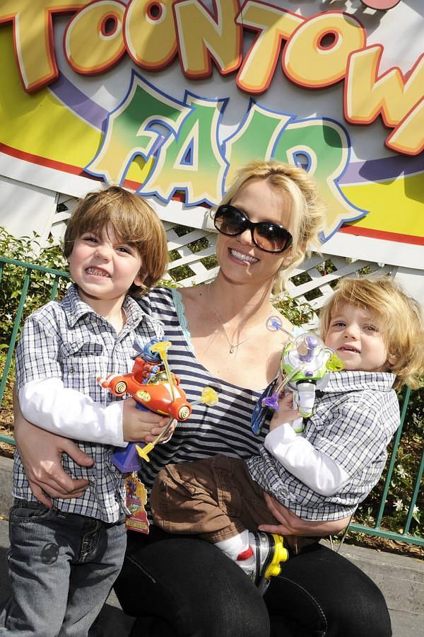 Spears junto a sus hijos Sean Preston y Jayden James en 2009