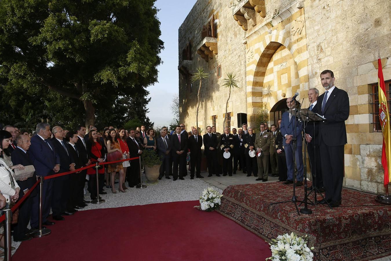 Discurso del Rey durante la recepción en la Residencia de la Embajada de España del Líbano a la colectividad española en el país