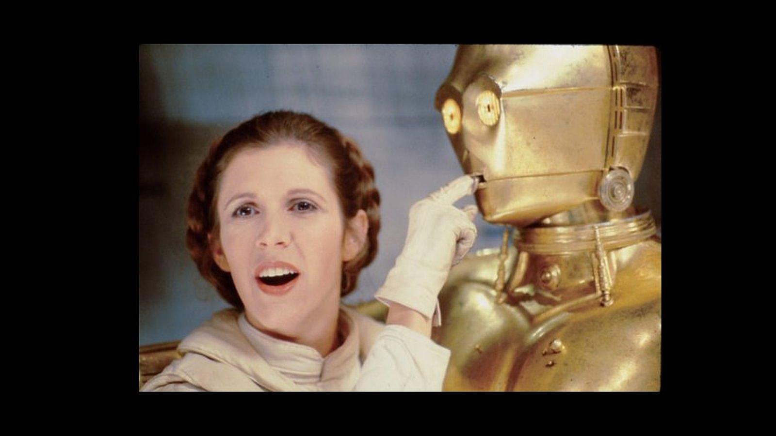 La actriz Carrie Fisher bromea con C3PO
