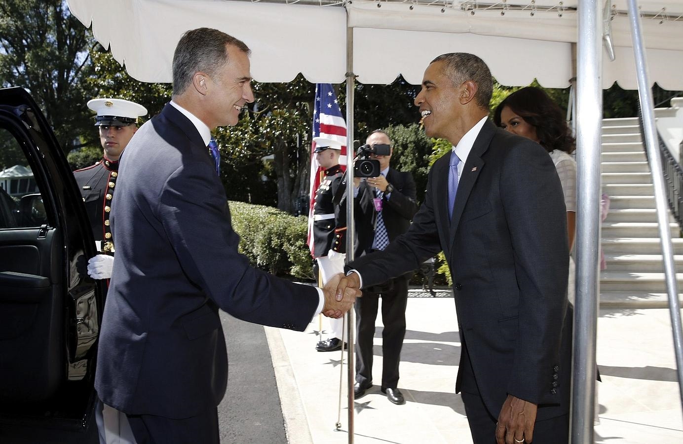 El Rey y Barack Obama se dan un apretón de manos a la llegada del monarca a la Casa Blanca 