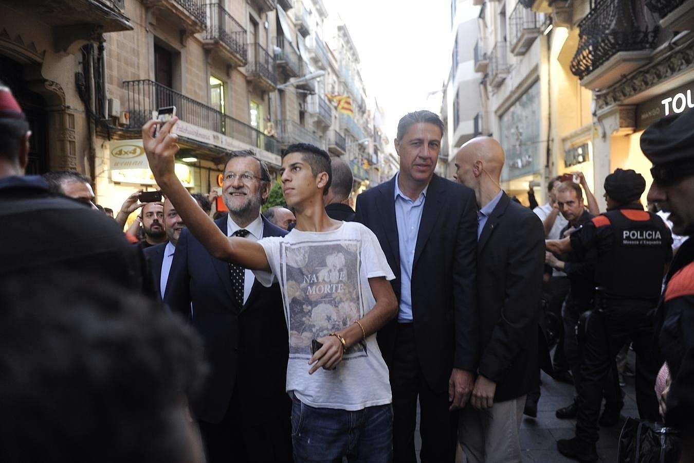 Rajoy y Albiol paseando por las calles de Reus