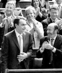 Zapatero desoy a los dirigentes del PSOE que le aconsejaron una remodelacin ms amplia