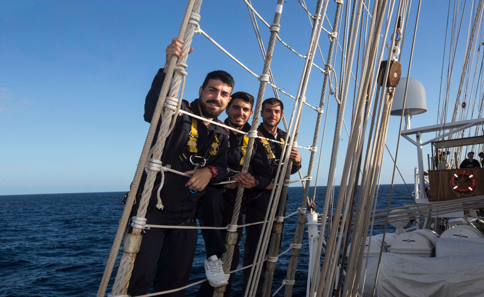 A 50 metros sobre el Juan Sebastián de Elcano