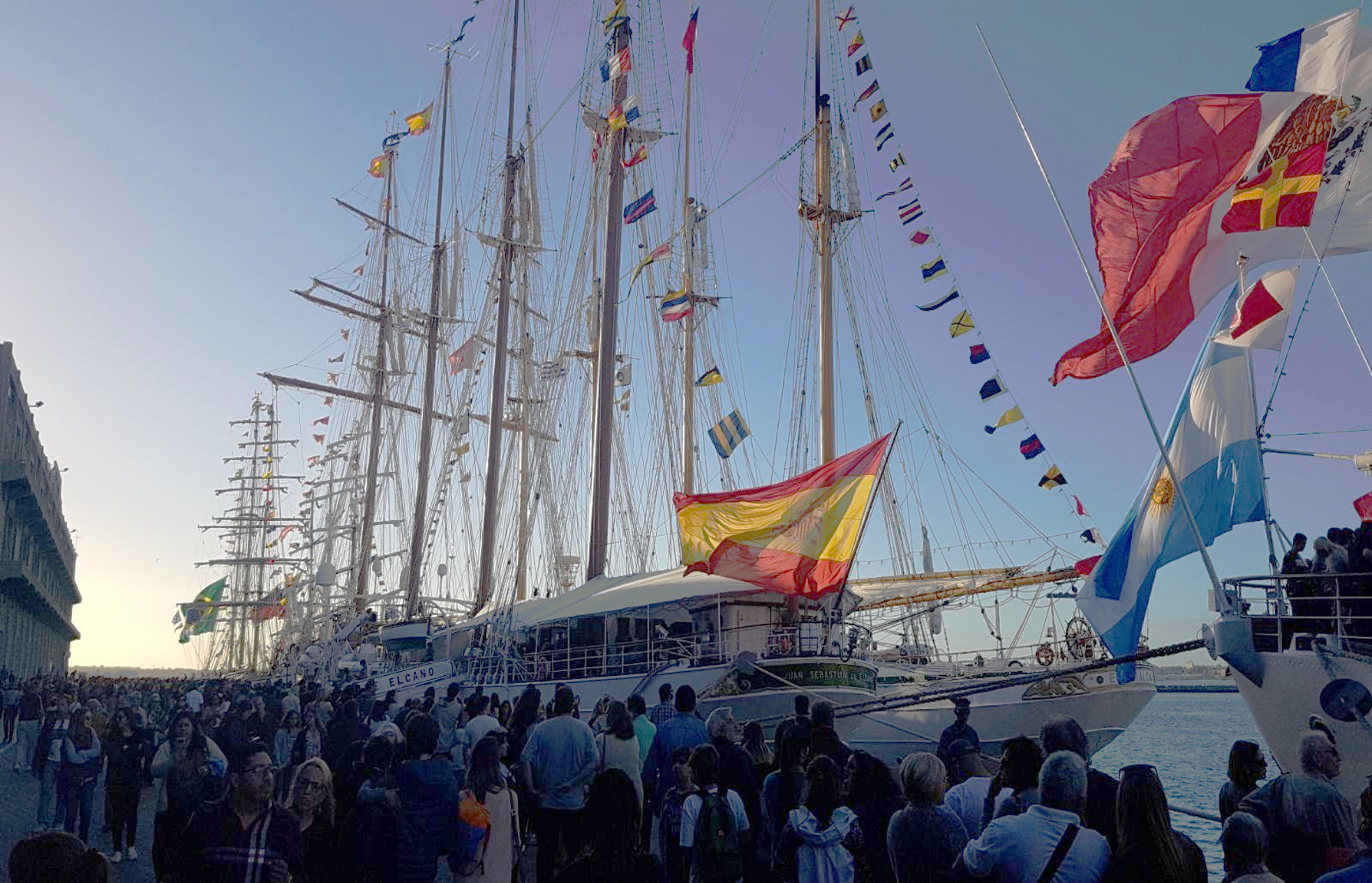 ¡Adiós Uruguay! ¡Hola Argentina! El Elcano navega en demanda de Buenos Aires