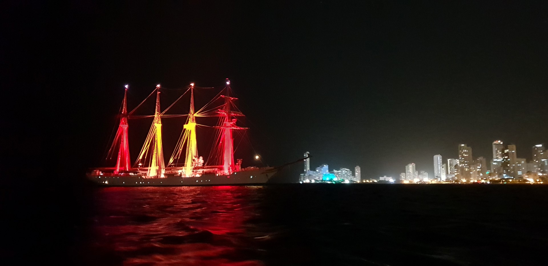 El Juan Sebastián de Elcano llega a Cartagena de Indias