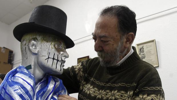 Fallece Manolo Torres, el ilustre artesano viñero del Carnaval de Cádiz